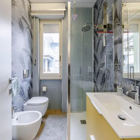 L02 - Con Terrazzo E Posto Auto Lägenhet